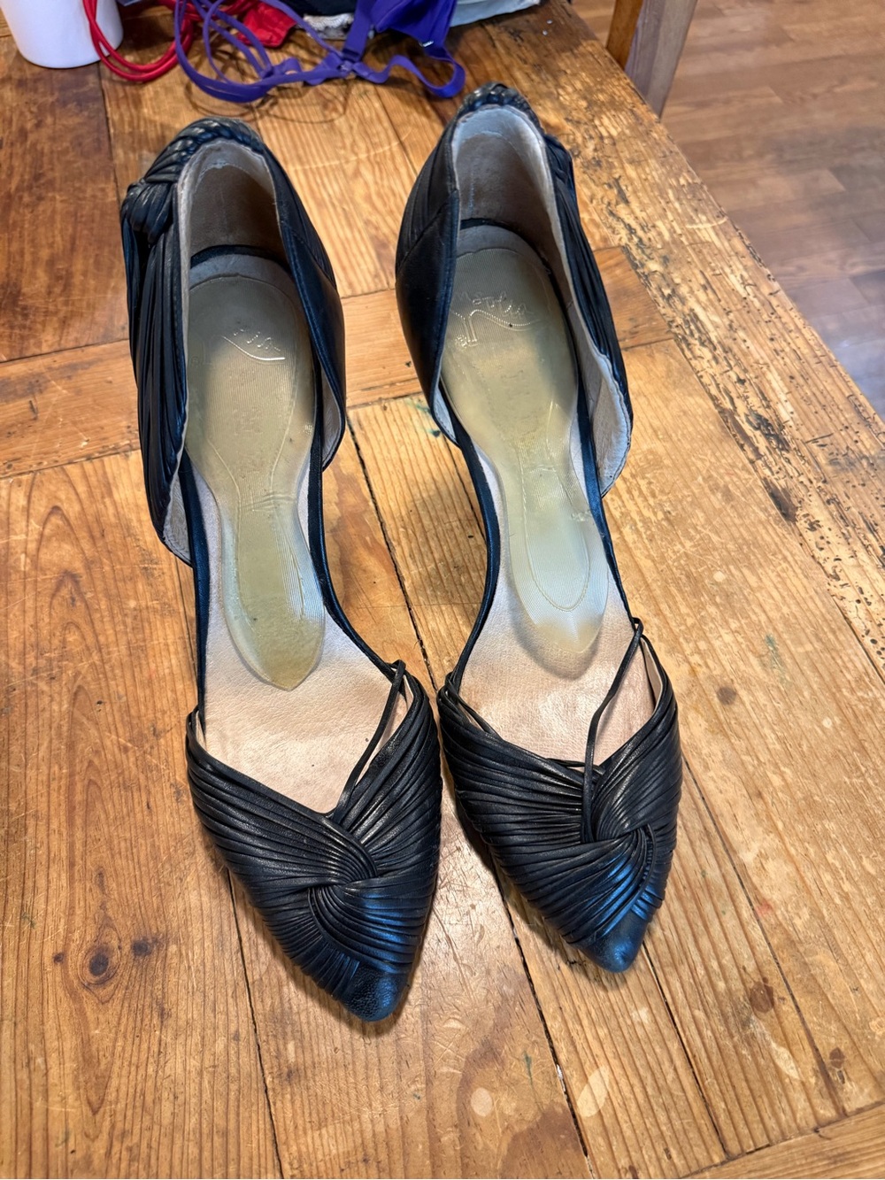 Women's Black Pointed-Toe L.A.M.B. Heels